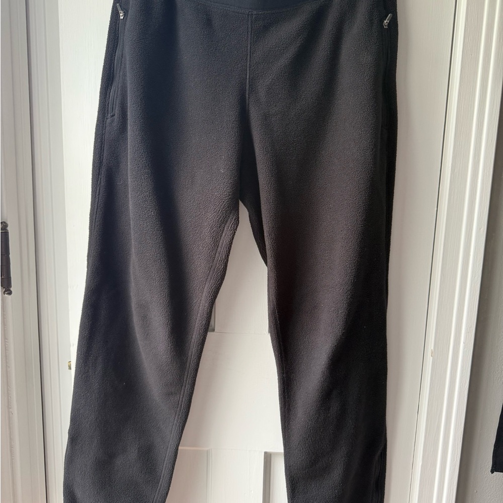 REI women’s black fleece pants with zipper pockets Size Large